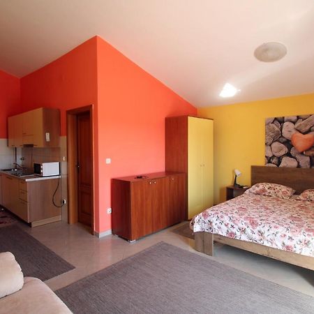 Studio Apartment Aniko Premantura Kültér fotó